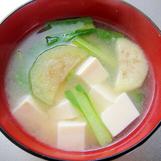 茄子と豆腐小松菜の味噌汁